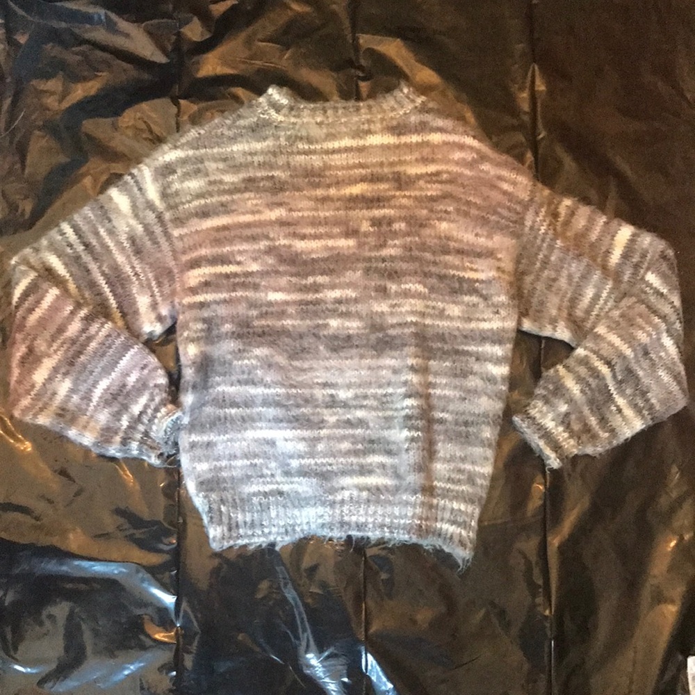 Gray and white Vyette sweatshirt